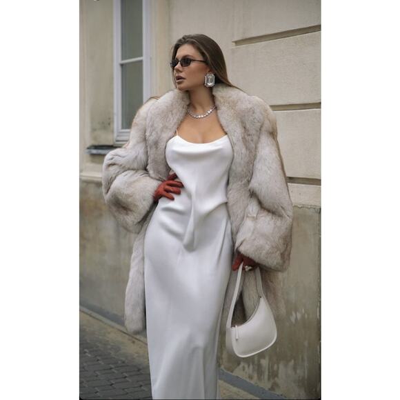 Rare Saga Fox White Fur Coat | Arctic Glamour, Spiral Sleeves, Bridal or Archive - Picture 11 of 16